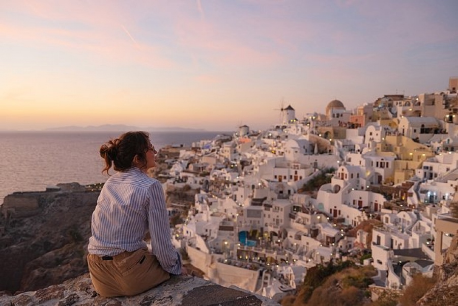 Η Ελλάδα αυτοκτονεί  – Μετά την ενέργεια και ο τουριστικός στραγγαλισμός, ταφόπλακα η απαγόρευση visas για τους Ρώσους