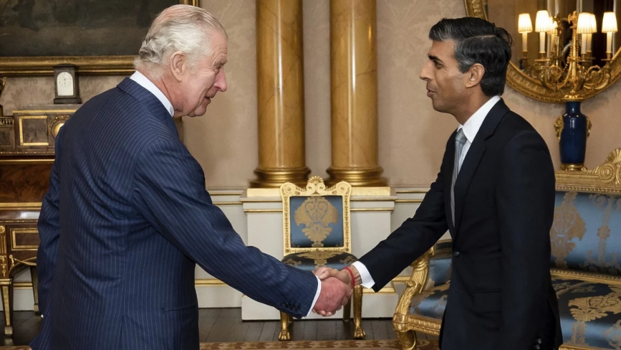 Επίσημα νέος πρωθυπουργός στο Ηνωμένο Βασίλειο ο Rishi Sunak - Συναντήθηκε με τον βασιλιά Κάρολο, τον οποίο.. ξεπερνά σε πλούτη