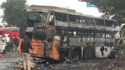 Ινδία: Λεωφορείο παραδόθηκε στς φλόγες - Τουλάχιστον 12 νεκροί,  πάνω από 30 τραυματίες