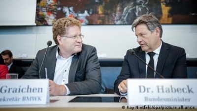 Γερμανία: Παραίτηση υφυπουργού λόγω οικογενoιoκρατίας