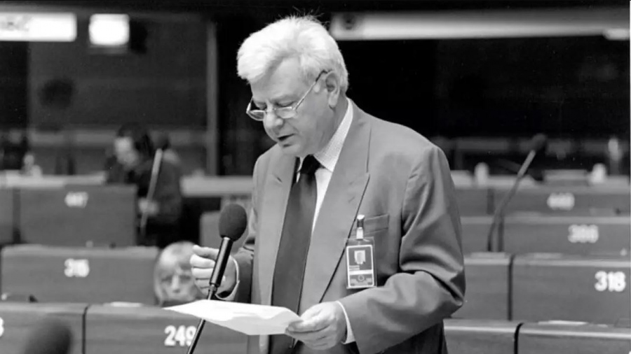 Έφυγε από τη ζωή ο Θεόδωρος Κοτσώνης, πρώην υφυπουργός κυβερνήσεων του ΠΑΣΟΚ