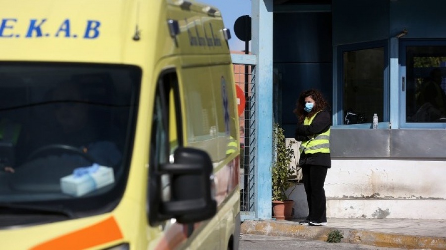 Η 40χρονη το 1ο κρούσμα του κορωνοϊού στην Αθήνα μιλά για την περιπέτειά της: Περίμενα για πέντε ώρες στο νοσοκομείο «Σωτηρία»