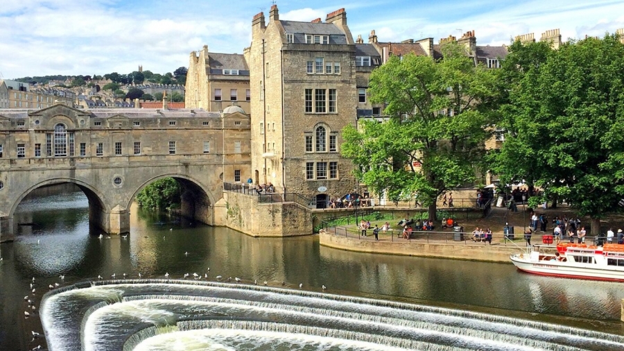Η Σκωτία ακολουθεί την Αγγλία με χαλάρωση σε πορτοκαλί προορισμούς