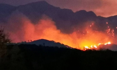 Ολονύχτια μάχη με τις φλόγες στη Σάμο, κραυγή αγωνίας από τους κατοίκους - Εκκενώθηκαν δύο οικισμοί