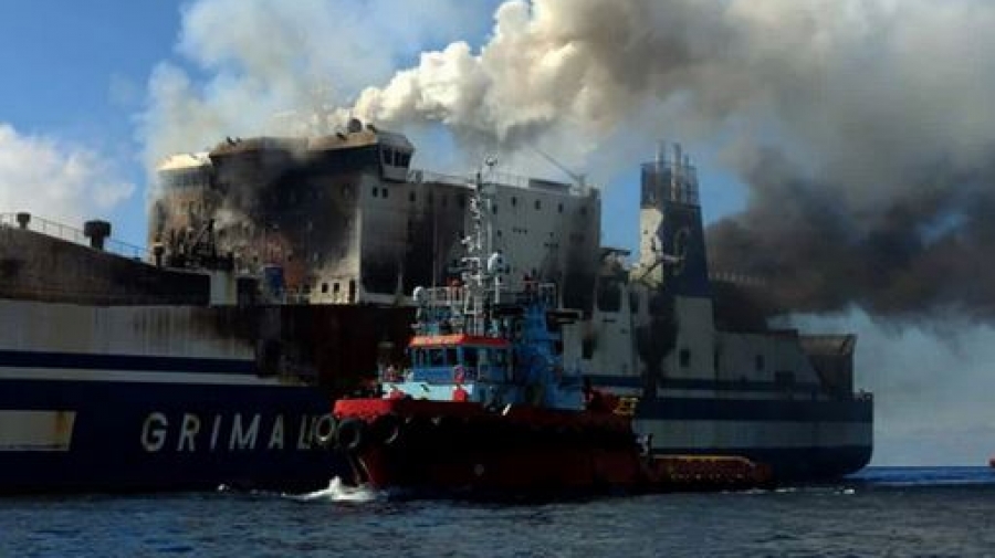 Euroferry Olympia: Ελπίδες και για άλλους επιζώντες – Στο λιμάνι της Κέρκυρας συγγενείς των αγνοουμένων