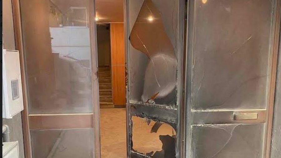 Ιλίσια: Έκρηξη από γκαζάκια σε είσοδο πολυκατοικίας όπου διαμένει βουλευτής των Σπαρτιατών
