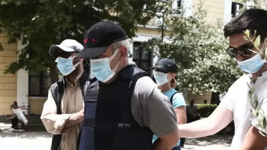 Αλαλούμ στη δίκη του ψευτογιατρού: «Έσπασε» την καραντίνα και εμφανίστηκε στο δικαστήριο!