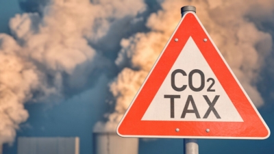 EE: Διατήρηση της αντιστάθμισης παρά τον φόρο άνθρακα ζητά η βιομηχανία