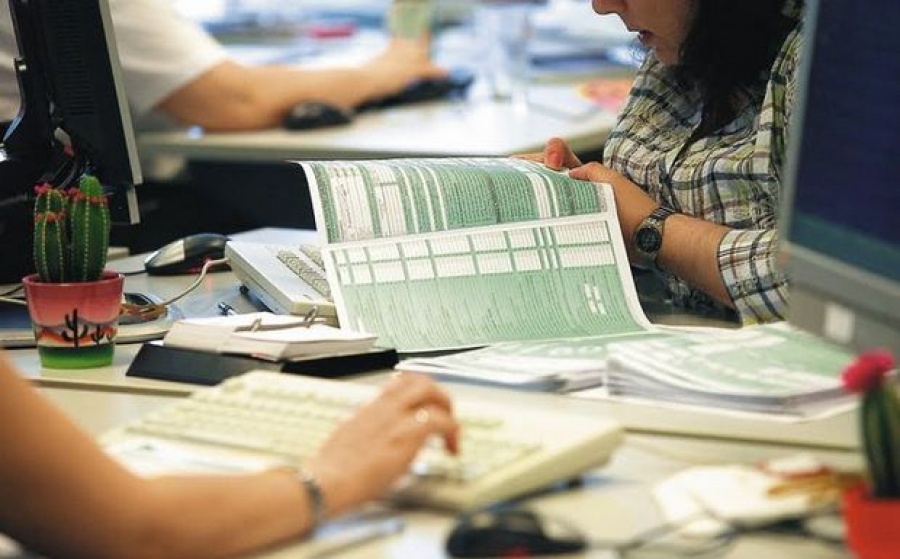 Με κατασχέσεις απειλούνται όσοι έχουν απλήρωτες κλήσεις ή οφειλές σε Δήμους