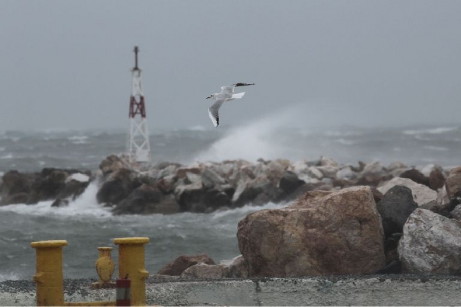 Διατηρείται το απαγορευτικό απόπλου από Πειραιά, Ραφήνα, Λαύριο