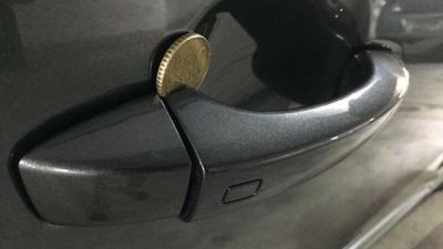 Αν δεις ένα κέρμα στο χερούλι της πόρτας, μην μπεις στο αυτοκίνητο - Η πιο άτυχη σου ημέρα