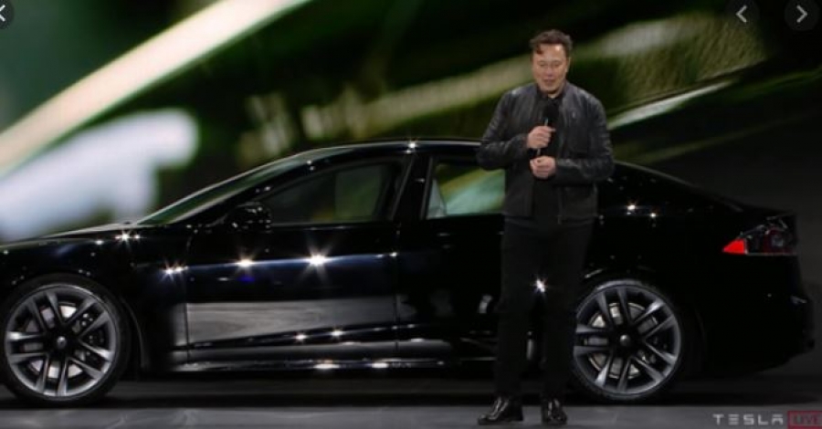 O Elon Musk παρουσίασε το πιο γρήγορο αυτοκίνητο της Tesla