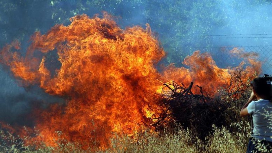 Καίγεται το Κακοτάρι Ηλείας - Επί τόπου ισχυρές δυνάμεις πυρόσβεσης