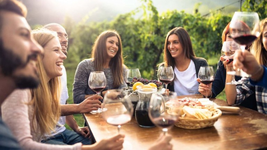 Αυτές είναι οι πιο δημοφιλείς χώρες στον κόσμο για οινοτουρισμό