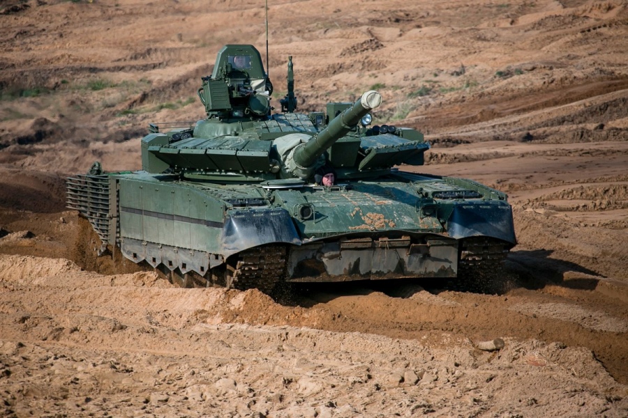 Ουκρανικός εφιάλτης: Η Ρωσία μετέτρεψε το τανκ  T - 80 σε θωρακισμένο πολλαπλό εκτοξευτή πυραύλων και... shoot and scoot