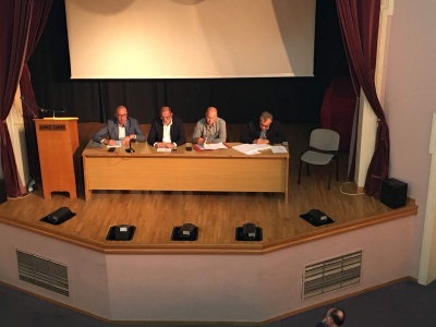 Παραιτείται ο δήμαρχος Σάμου και το δημοτικό συμβούλιο - Αντιδρούν για την δημιουργία κλειστής προσφυγικής δομής στο νησί