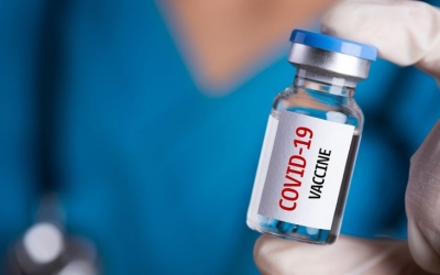 Αμερικανίδα γιατρός προειδοποιεί: Έρχεται τσουνάμι θανάτων εξαιτίας των εμβολίων για Covid