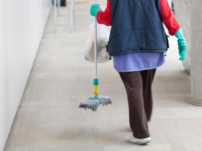 ΥΠΕΣ: Προσλήψεις 9.474 εργαζομένων στην καθαριότητα των σχολείων