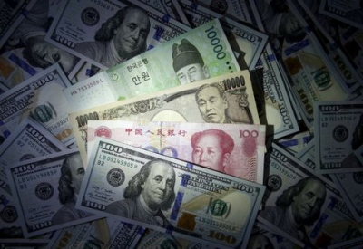 Σε περιδίνηση το δολάριο: Ιαπωνία και Κίνα προχωρούν σε μαζικές πωλήσεις αμερικανικών ομολόγων – «Ξεφορτώθηκαν» 2 τρισ. δολάρια τον Ιούνιο