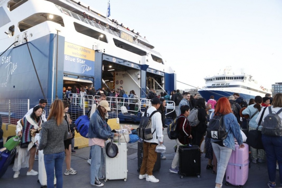 Κορυφώνεται η έξοδος για το Πάσχα - Πληρότητες που αγγίζουν 100% σε ΚΤΕΛ Κηφισού, Λιοσίων, Ελ. Βενιζέλος