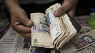 Σε αδιέξοδο και πάλι η Αργεντινή - Κατέρρευσαν οι συνομιλίες με ΔΝΤ, αναζητά αναδιάρθρωση χρέους στο Club των Παρισίων