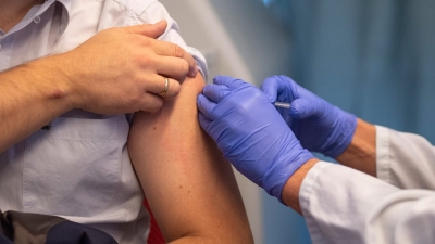 Δεύτερος θάνατος πλήρως εμβολιασμένου ασθενούς με κορωνοϊό - Τι υποστηρίζουν οι ειδικοί