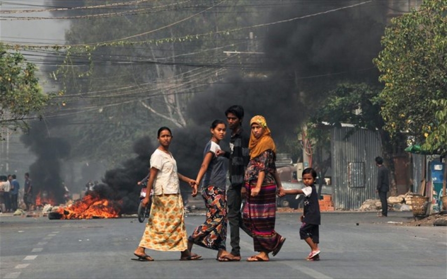 Αιματοχυσία στη Μιανμάρ: Ο στρατός σκοτώνει ανθρώπους στις κηδείες των νεκρών διαδηλωτών