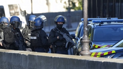 Γαλλία: Δρακόντεια μέτρα ασφαλείας την Πρωτοχρονιά λόγω τρομοκρατικής απειλής - Επί ποδός 90.000 αστυνομικοί, 5.000 στρατιωτικοί