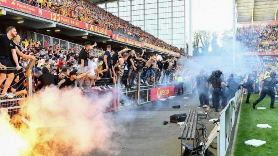 Λανς: Χωρίς οπαδούς της στις εξέδρες για τα δύο επόμενα εντός έδρας ματς, λόγω των επεισοδίων με τη Λιλ