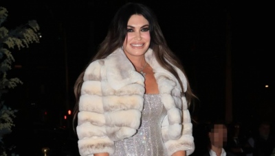 Σαλάτες, κοκτέιλ και σέλφι με Kimberly – Ποιοι επιχειρηματίες ήταν στο πρώτο «ξενύχτι» της πρέσβη influencer στο Κολωνάκι