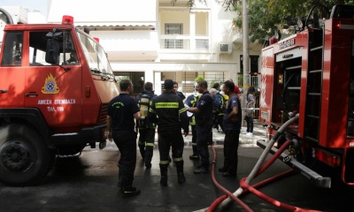θεσσαλονίκη: Φωτιά σε διαμέρισμα στο Βαρδάρη - Απεγκλωβίστηκαν 3 ενήλικες κι ένα παιδί