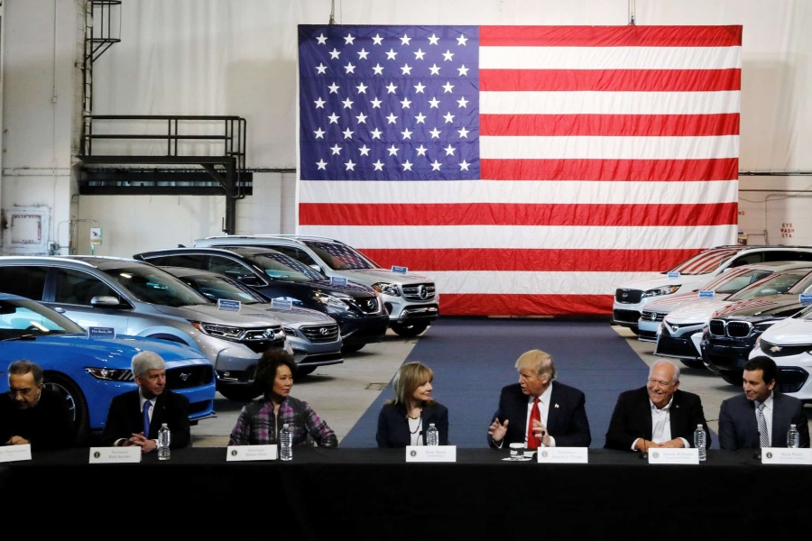 Οι αυτοκινητοβιομηχανίες σε όλο τον κόσμο αναμένουν την απόφαση Trump για τους δασμούς