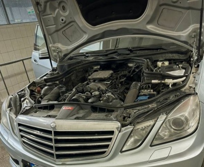 Απίστευτη …ανακάλυψη - Βρήκαν 1 εκατ. δολάρια κάτω από το καπό μίας Mercedes