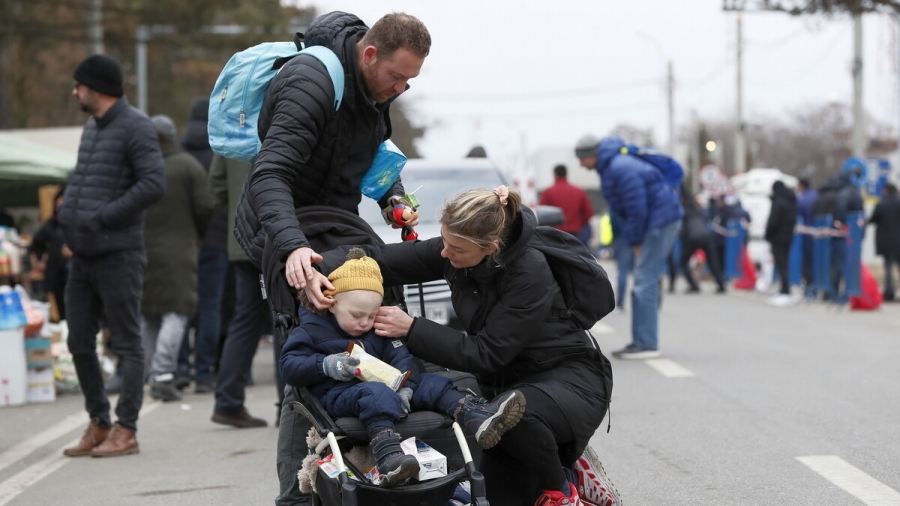 ΕΕ και Γαλλία χαιρετίζουν την απόφαση της Βρετανίας να υποδεχτεί Ουκρανές πρόσφυγες