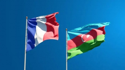 Πυρά του Αζεμπαϊτζάν κατά της Γαλλίας: Το Μπακού βλέπει «ισλαμοφοβικές επιθέσεις» και «ανάμιξη στις εσωτερικές του επιθέσεις»