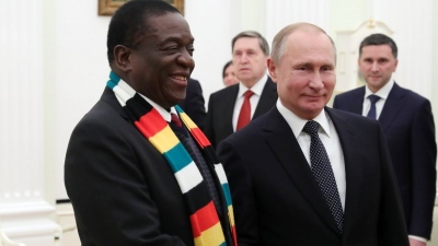 Ρωσία: Ο Putin έκανε δώρο στον Πρόεδρο της Ζιμπάμπουε ένα ελικόπτερο