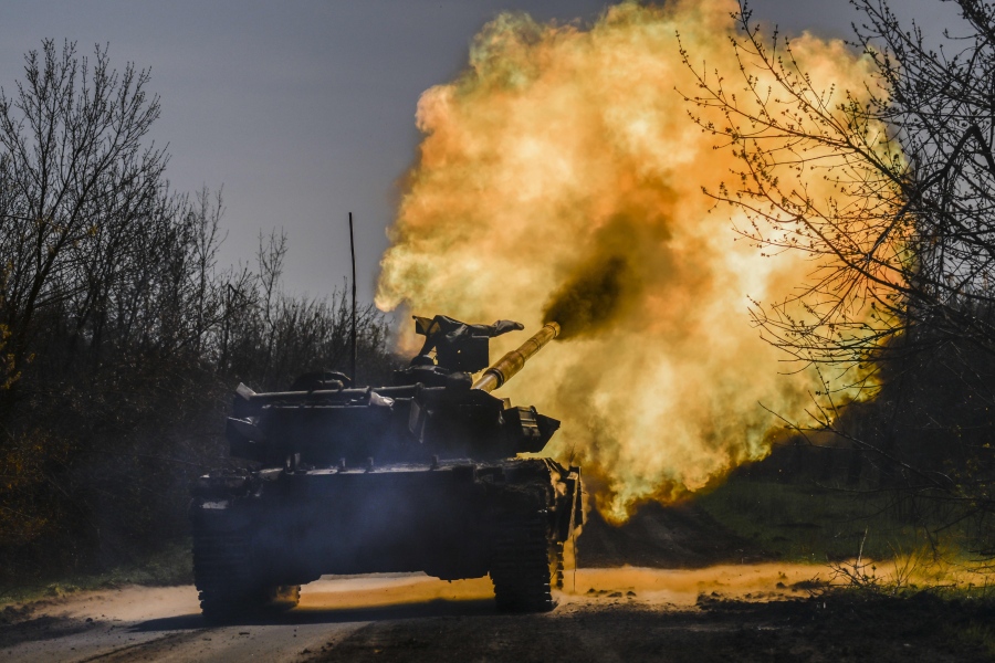 Ο Lavrov αποκαλύπτει το σχέδιο της Δύσης: Θέλουν πάγωμα της σύγκρουσης στην Ουκρανία...  για να στείλουν θανατηφόρα όπλα