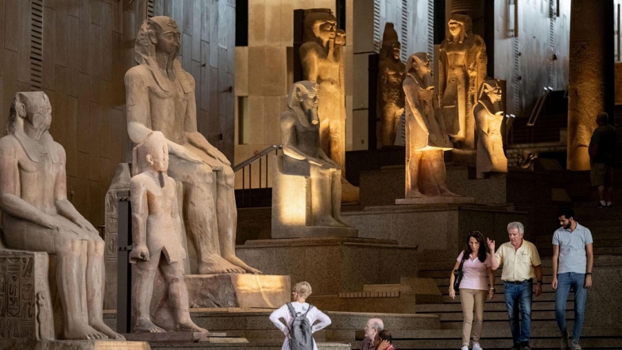Η Αίγυπτος αποκαλύπτει ένα μεγαλοπρεπές μουσείο 1 δισ. δολ. ως «δώρο στον κόσμο» - Η φαντασμαγορική τελετή