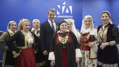 Χριστουγεννιάτικα κάλαντα στον Κυριάκο Μητσοτάκη