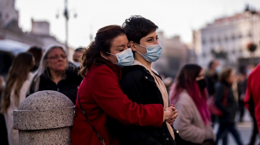 Ισπανία: Επιστρέφουν οι μάσκες σε νοσοκομεία και δομές Υγείας - Ρεκόρ κρουσμάτων στην Ιταλία