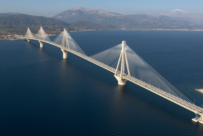 Σε Vinci και Ελλάκτωρ οι μετοχές της AVAX στη γέφυρα Ρίου - Αντιρρίου αντί 60 εκατ. ευρώ