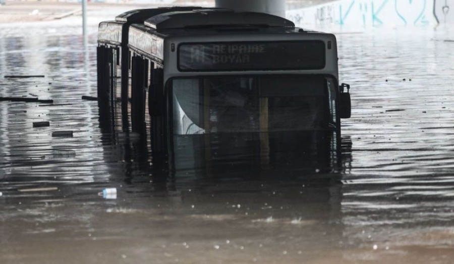 ΟΣΥ για το λεωφορείο που «βυθίστηκε»: Βασική προτεραιότητα η ασφαλής μεταφορά των επιβατών