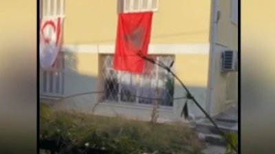 Παπάγου: Υψωσε αλβανική και σημαία του ψευδοκράτους - Πώς αντέδρασαν οι κάτοικοι