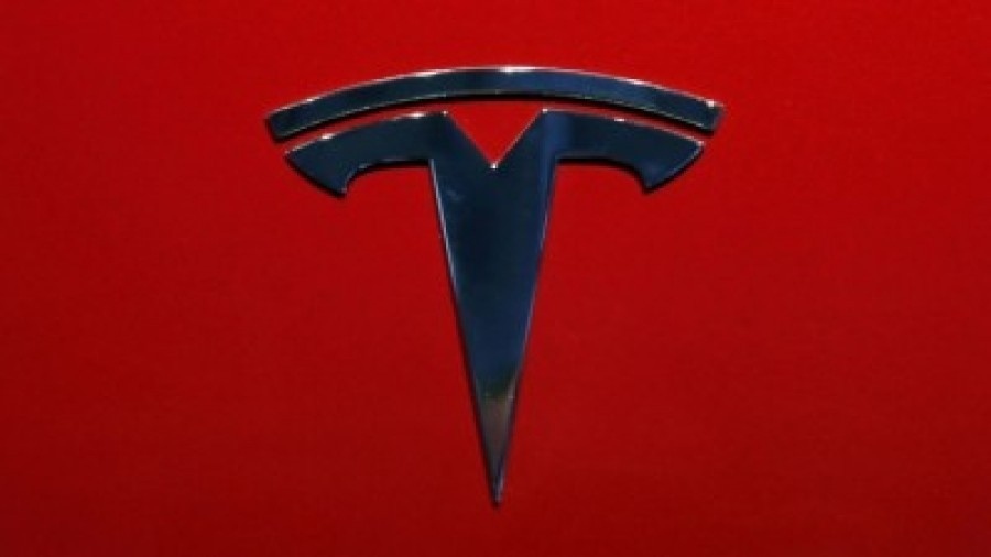Tesla: Ανακαλεί 2 εκατομμύρια αυτοκίνητα λόγω προβλήματος στο σύστημα υποβοήθησης του οδηγού