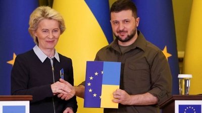 «Ναι» Κομισιόν στην υποψηφιότητα της Ουκρανίας αλλά... αργεί η ένταξη στην ΕΕ