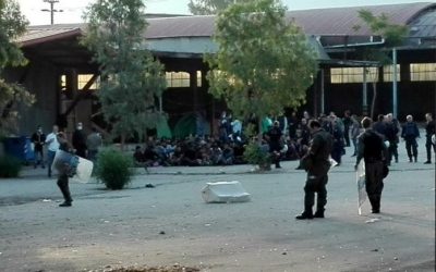 Κλείδωσαν σε εργοστάσιο λαθρομετανάστες και τους εκβίαζαν