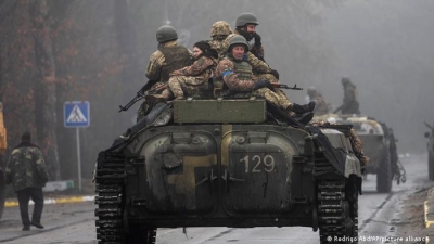 Ουκρανoί στρατιώτες εκπαιδεύονται στη Γερμανία - Συνιστά αυτό συμμετοχή της Γερμανίας στον πόλεμο;