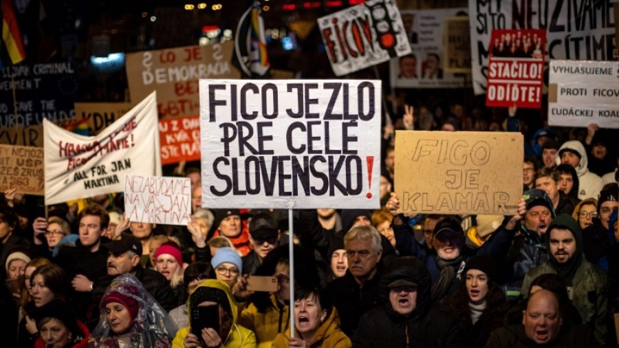 Η Ευρώπη διολισθαίνει στην ακραία πόλωση και τη βία  - Έρχεται πολιτικός σεισμός