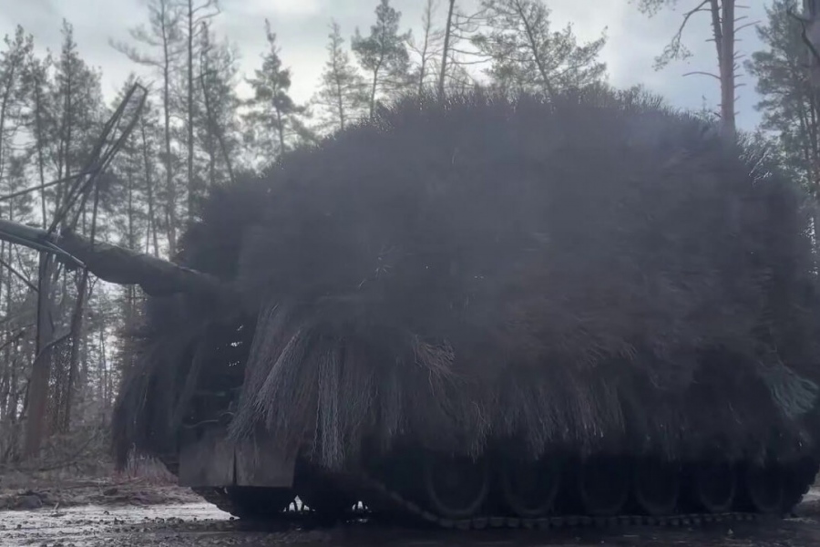 Μοναδικό: Χαλύβδινες «σκούπες» πάνω από τον πύργο - Ο ρωσικός στρατός δημιούργησε το αμυντικό σύστημα «Σκαντζόχοιρος»