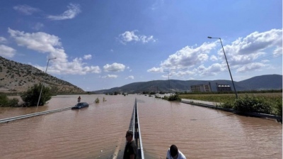 Εξαφανίστηκε η εθνική οδός Τρικάλων-Λάρισας από τα νερά του Πηνειού